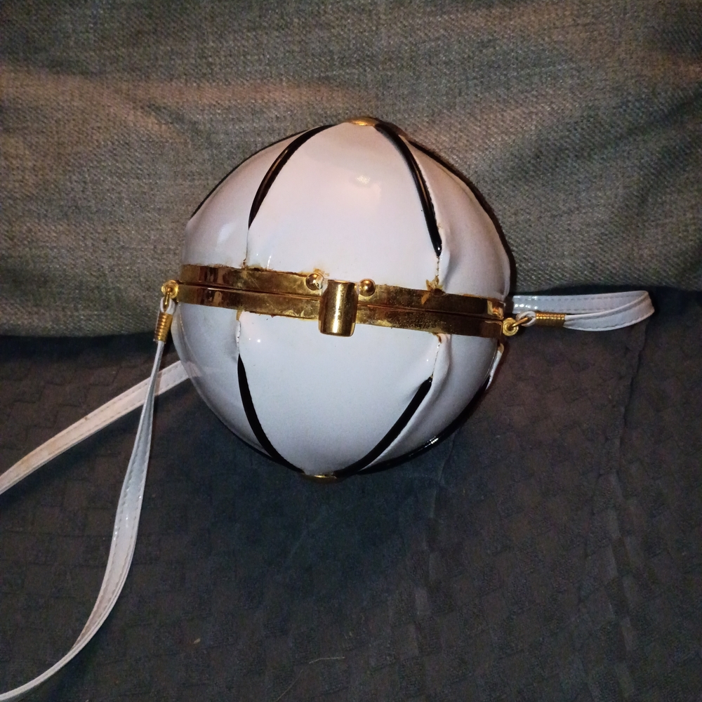 Elegant White and Gold Comeco Women's Clutch